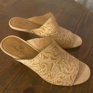 Patricia Nash Shelli Sandals Block Heel Leather Floral Statement Classis Casual